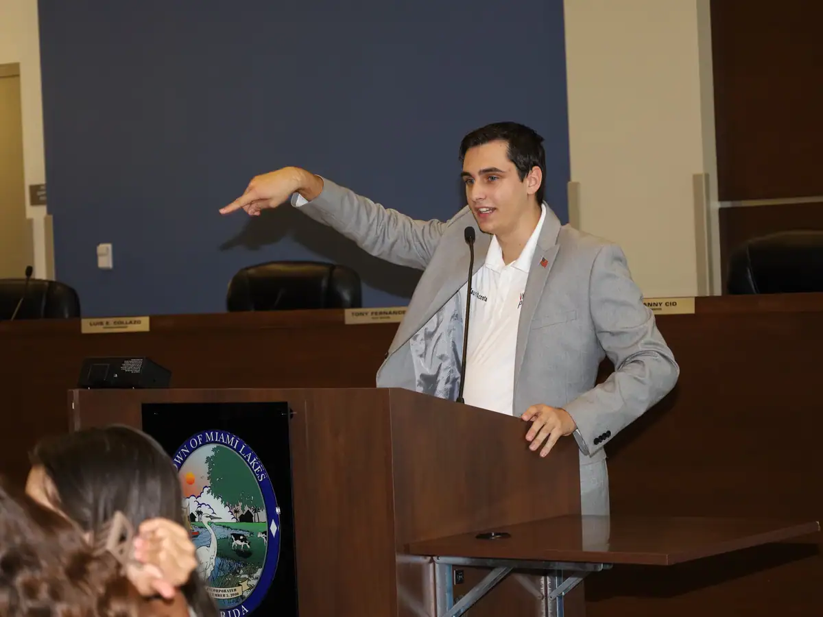 Founder Maurits Acosta teaches a constitutional concept at the first program the organization ever ran.